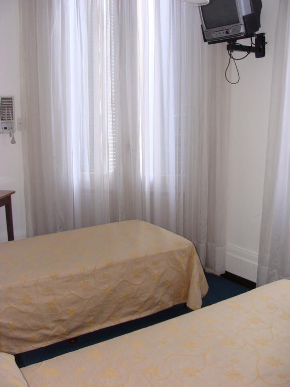 Hotel Turista Buenos Aires Exterior photo